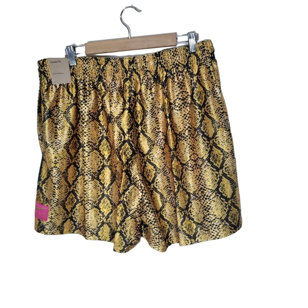 Nike Women's Rebel Fly Basketball Shorts Size Medium DH7348-709 Snake Print